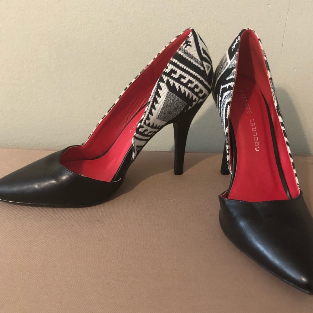 Chinese Laundry black and white pumps